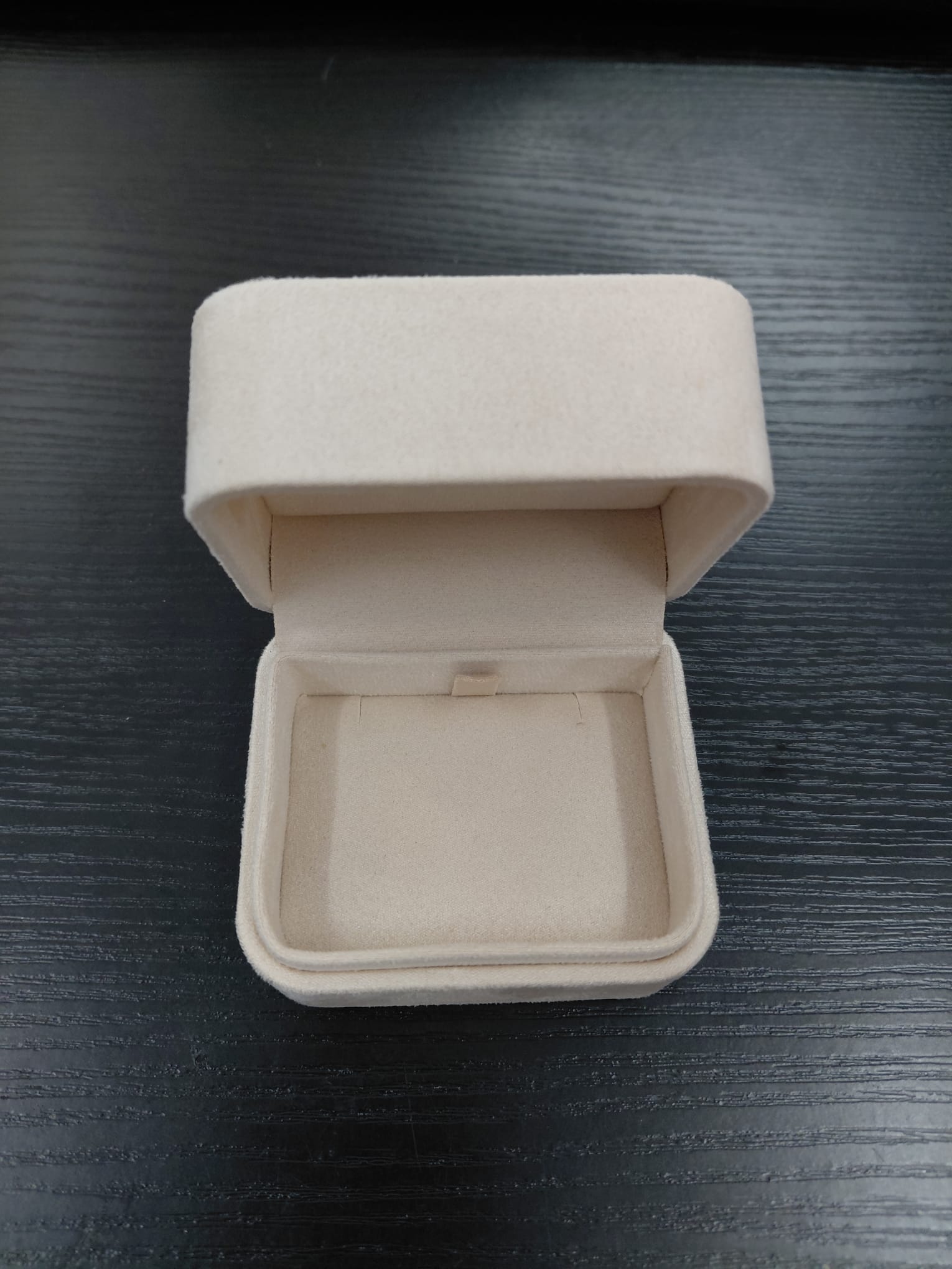 LEI Naušnice bež 9x9x4